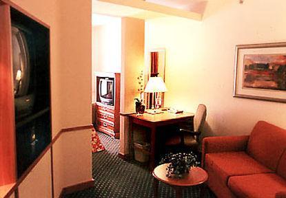 Fairfield & - Hotel 3*