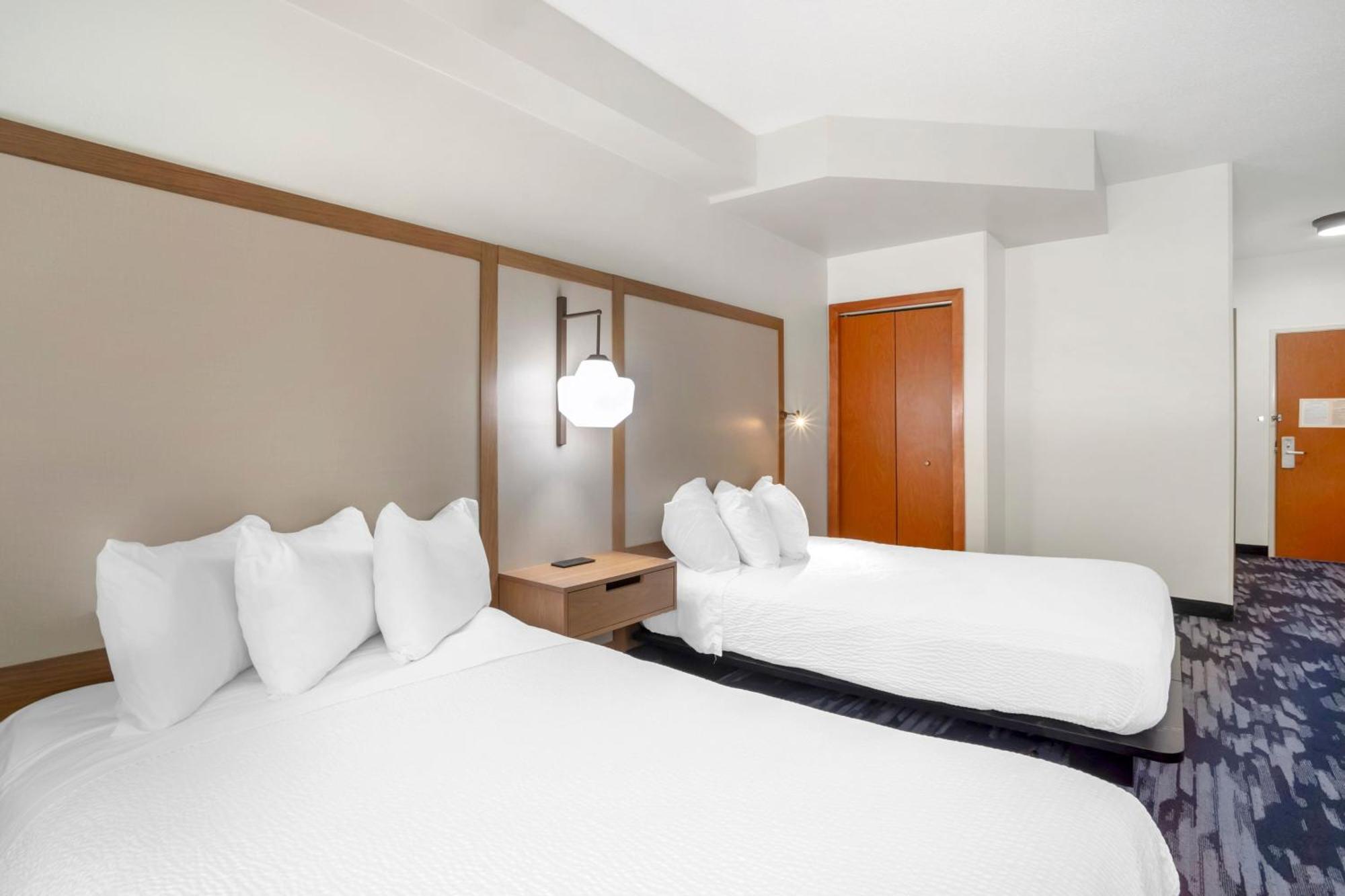 Fairfield & - Hotel 3*
