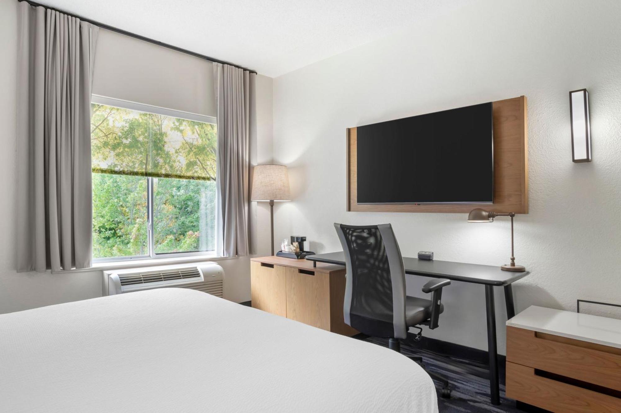 Fairfield & - Hotel 3*