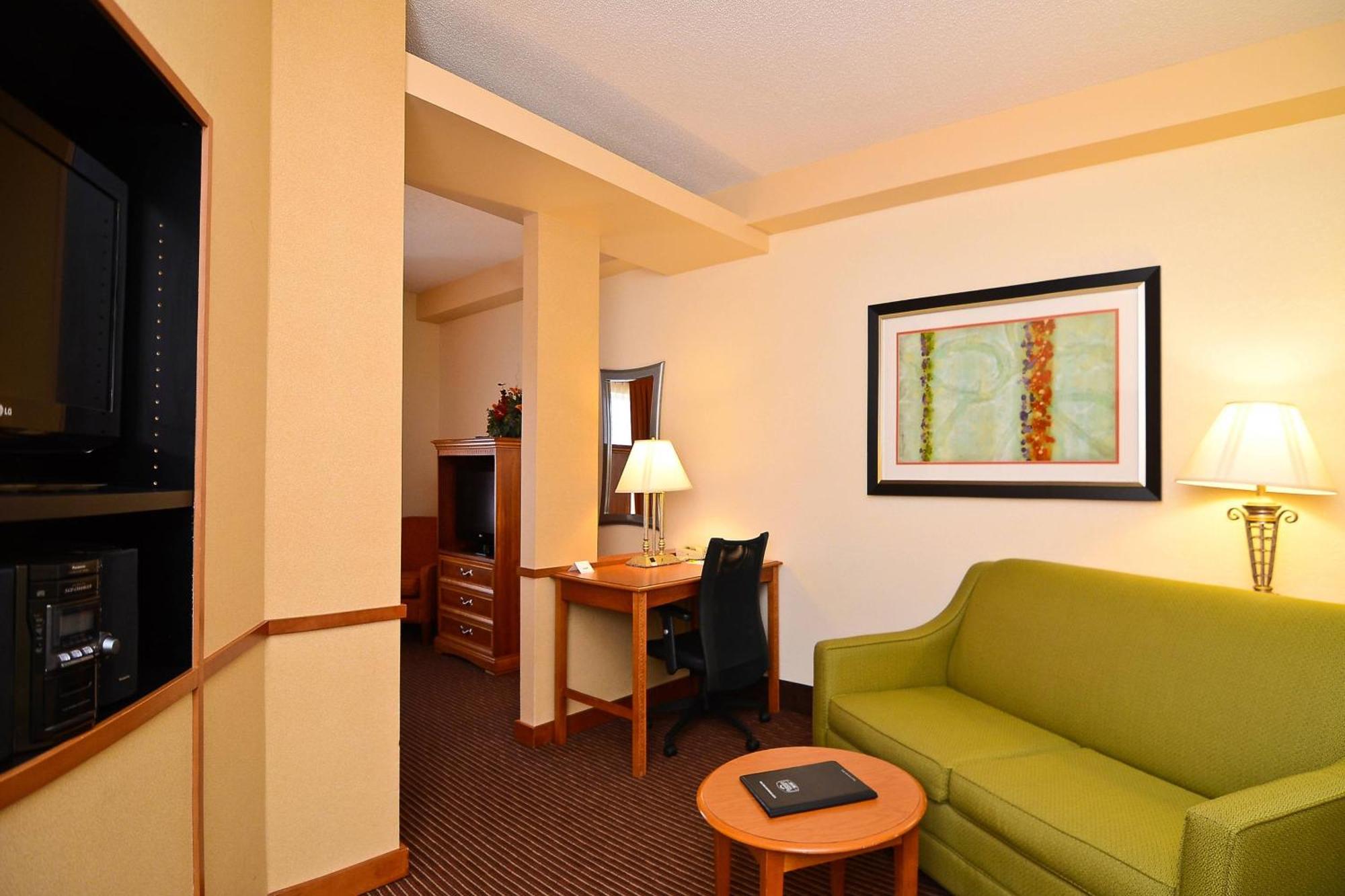 Fairfield & - Hotel 3*