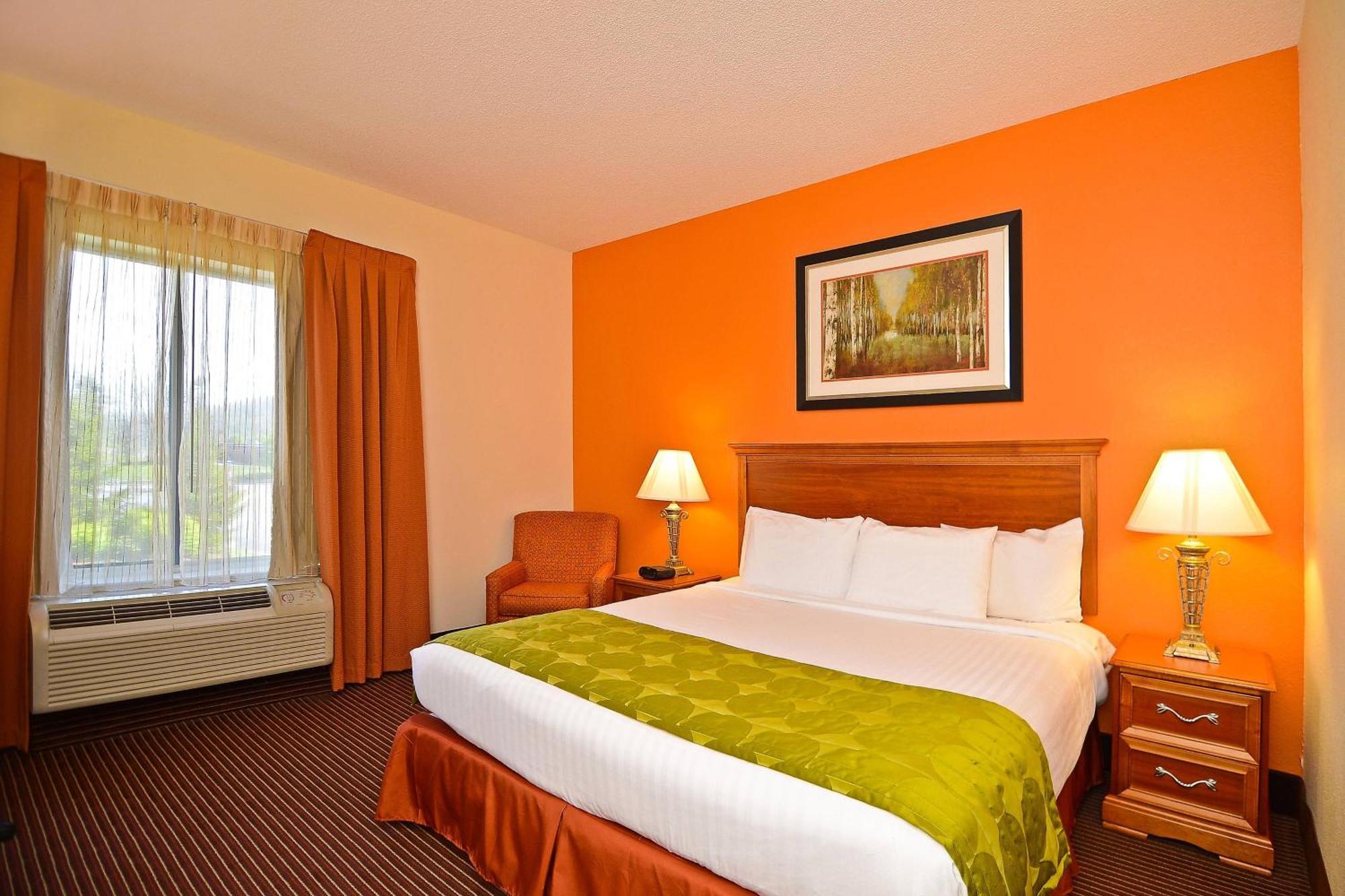Hotel Fairfield & -