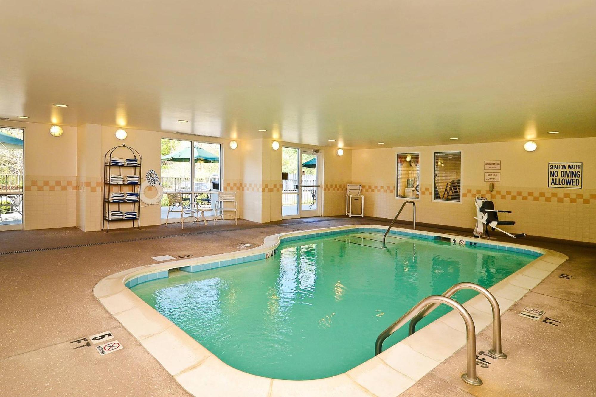 Hotel Fairfield & - 3*