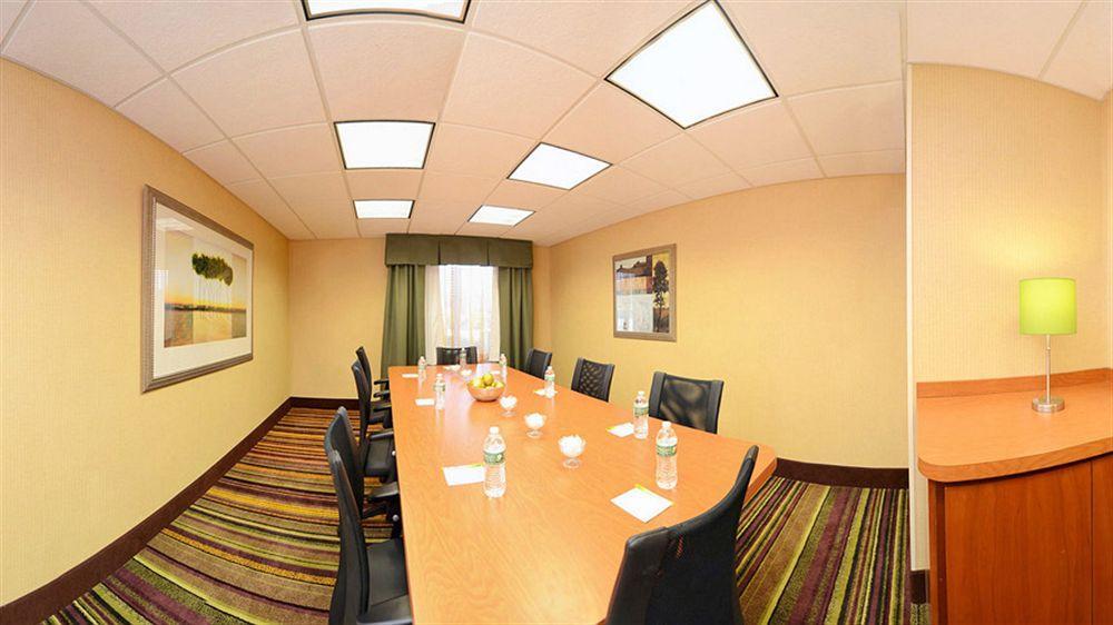 Fairfield & - Hotel