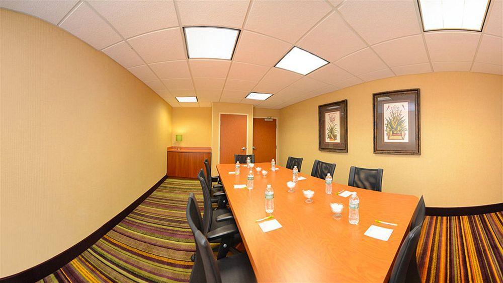 Fairfield & - Hotel