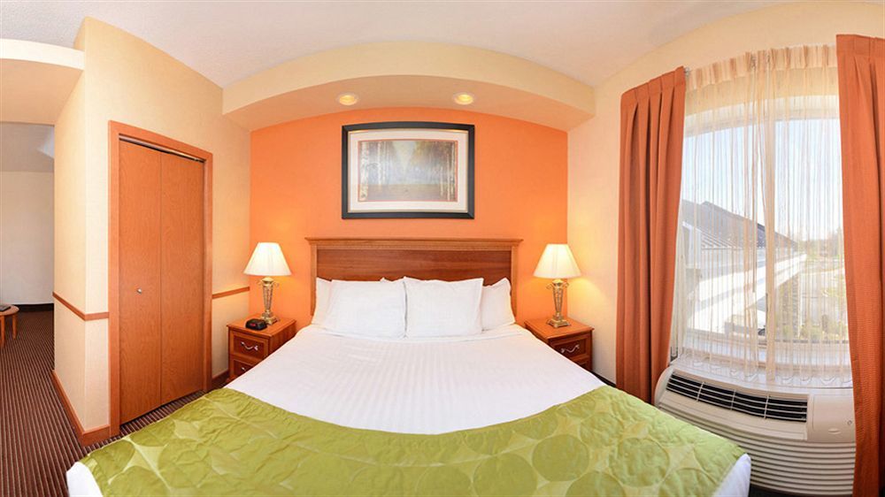 Fairfield & - Hotel 3*