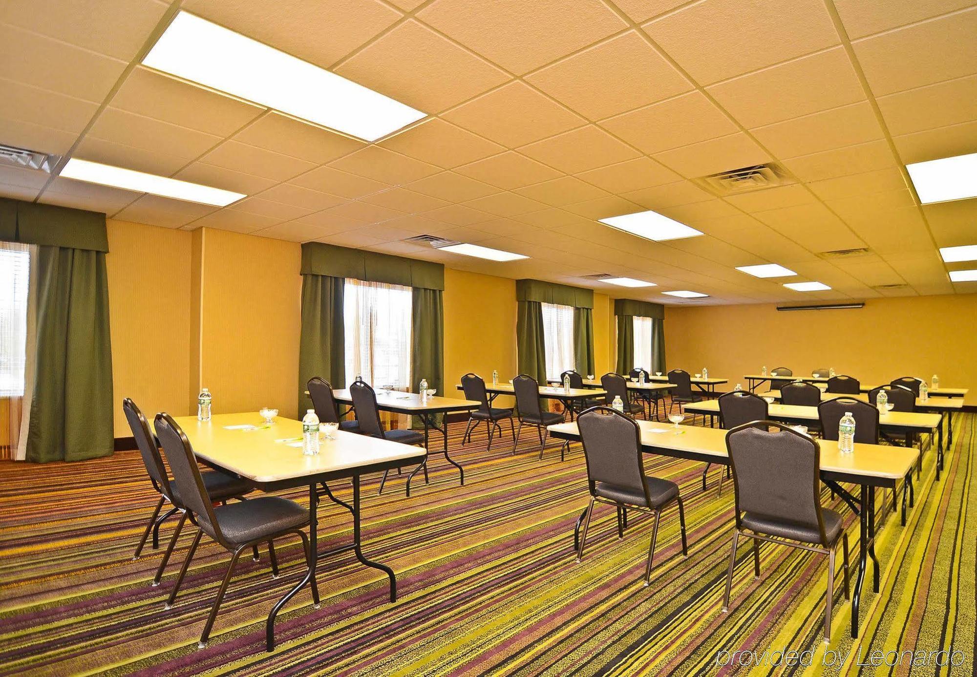 Fairfield & - Hotel 3*