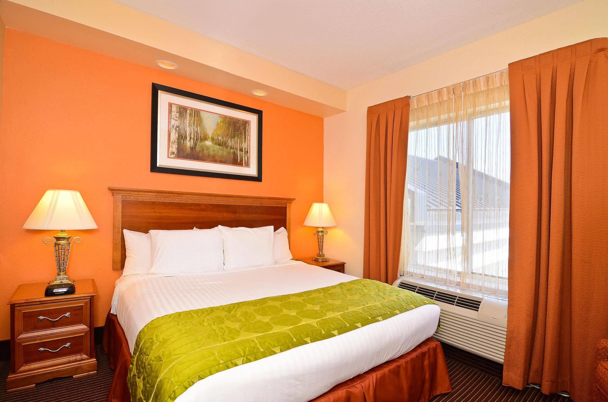 Fairfield & - Hotel