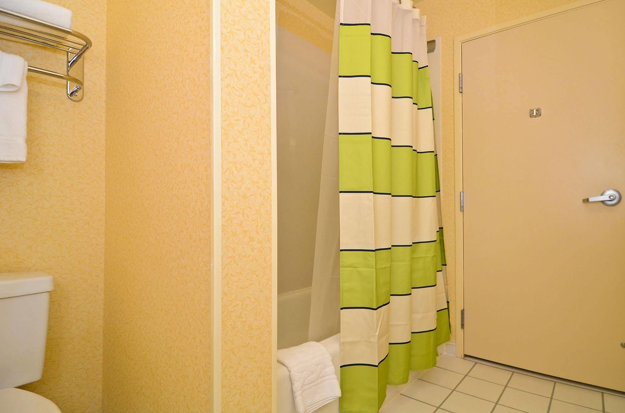 Fairfield & - Hotel 3*